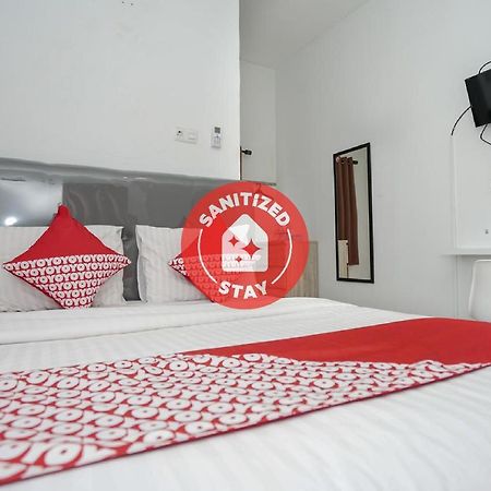 Oyo 183 The Pipe House Hotel Palembang Kültér fotó