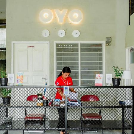 Oyo 183 The Pipe House Hotel Palembang Kültér fotó