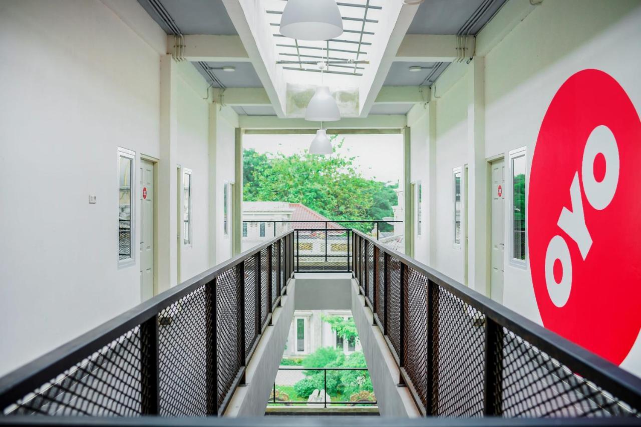 Oyo 183 The Pipe House Hotel Palembang Kültér fotó