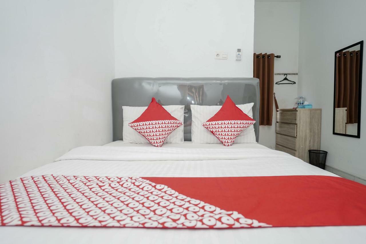 Oyo 183 The Pipe House Hotel Palembang Kültér fotó