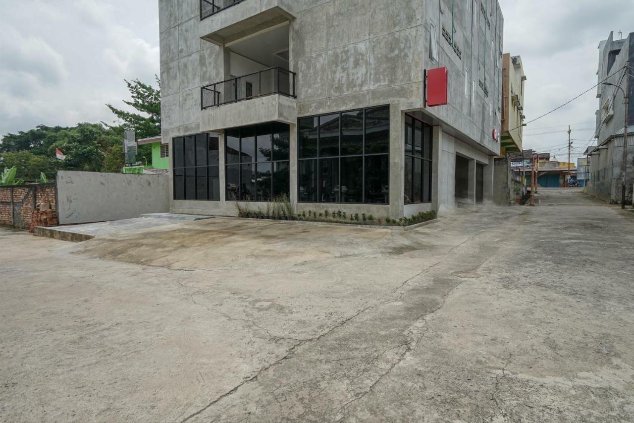 Oyo 183 The Pipe House Hotel Palembang Kültér fotó