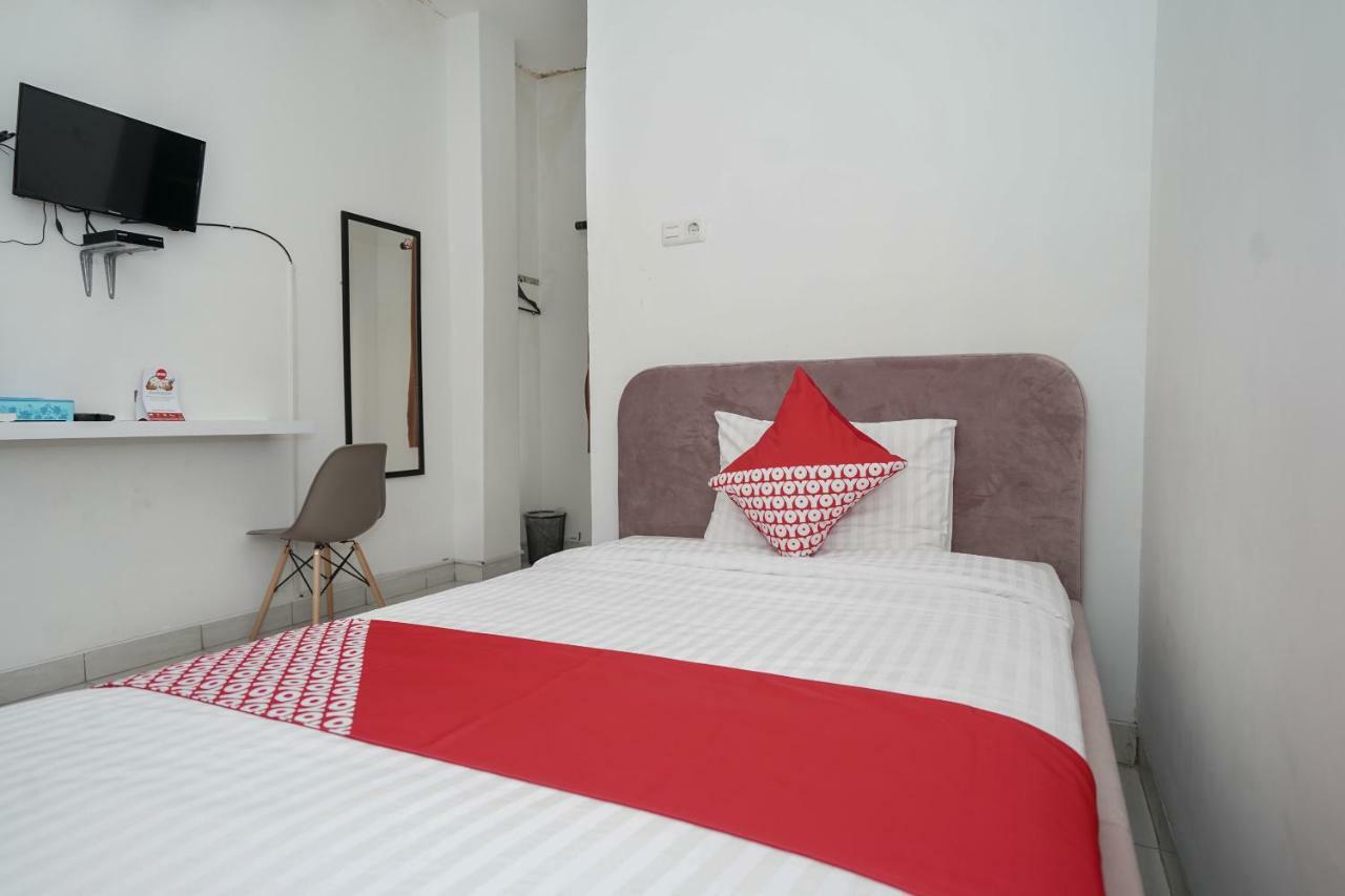 Oyo 183 The Pipe House Hotel Palembang Kültér fotó