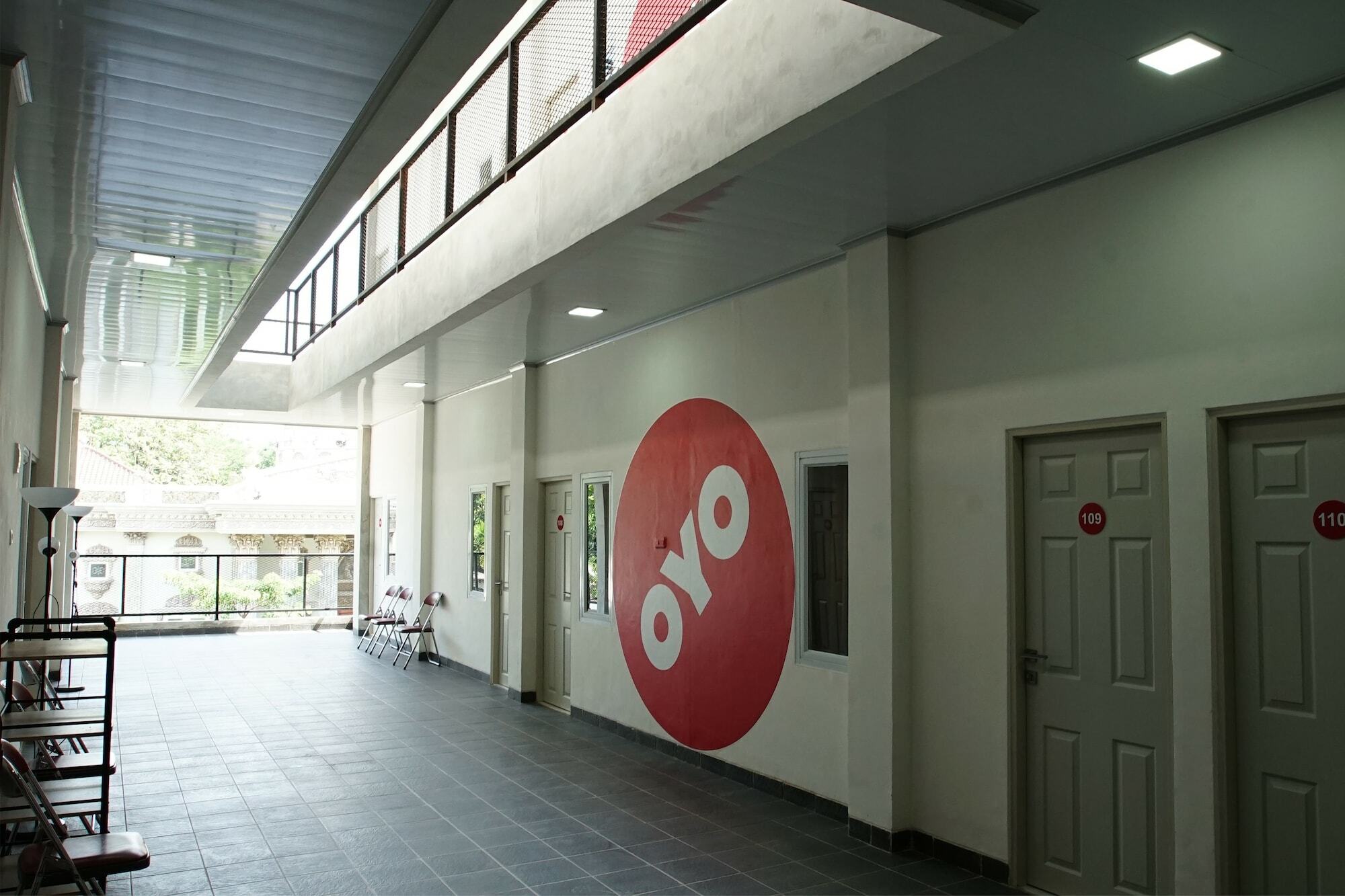 Oyo 183 The Pipe House Hotel Palembang Kültér fotó